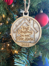 First Christmas in New House Ornament, personalized with details of your new home. A perfect custom Christmas ornament to commemorate this special milestone, making it an ideal gift for new homeowners or a meaningful addition to your own holiday decor.
