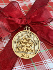 First Christmas in New House Ornament, personalized with details of your new home. A perfect custom Christmas ornament to commemorate this special milestone, making it an ideal gift for new homeowners or a meaningful addition to your own holiday decor.