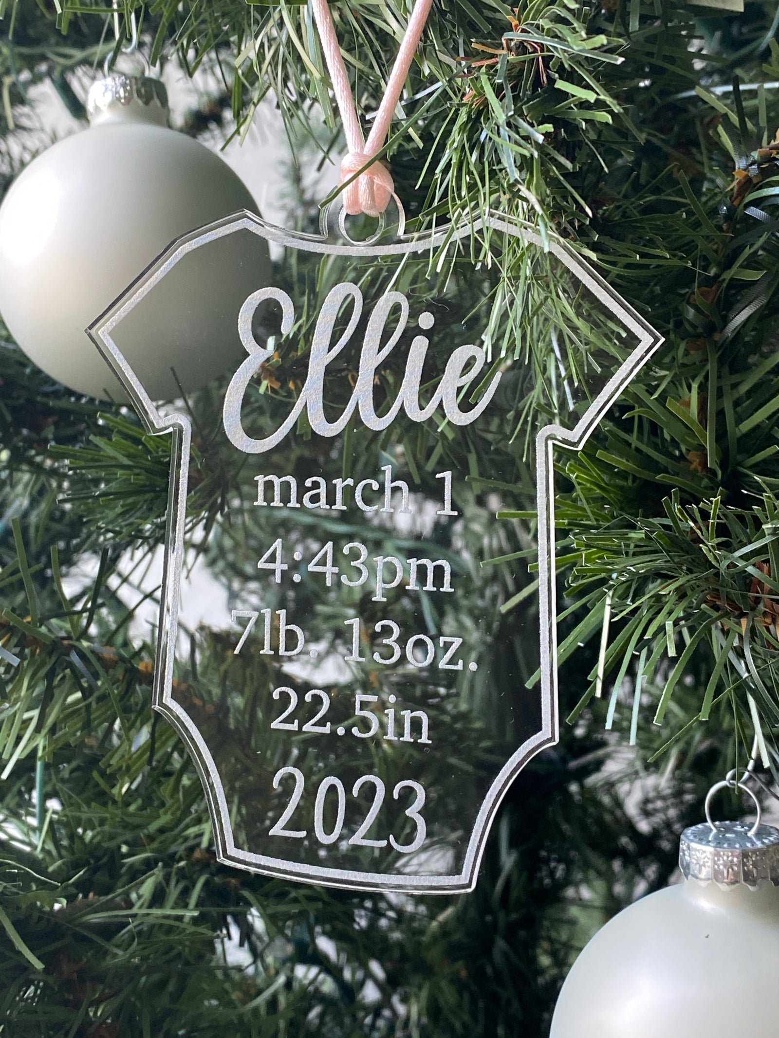 Custom Acrylic New Baby Details Christmas Ornament, featuring personalized details like baby’s name, birthdate, and weight. A unique keepsake to celebrate a newborn’s first Christmas, this ornament adds a special touch to holiday decor. Perfect as a thoughtful gift for new parents or a family keepsake."