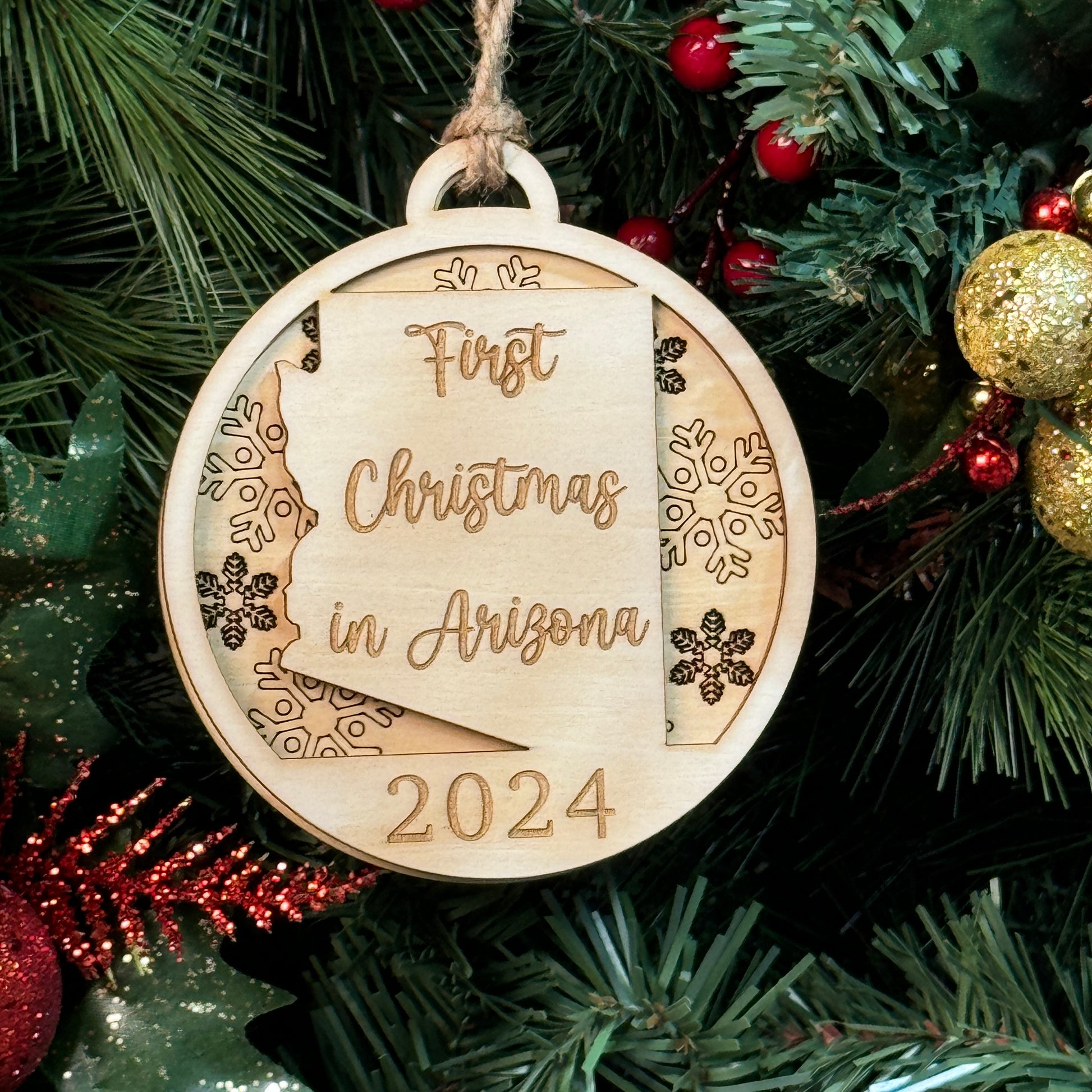 Arizona Christmas Ornament with Natural Wood Background. Housewarming Gift for New Arizona Residents